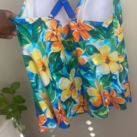 Ocean Dream Floral Swimsuit Top 26W - Picture 4 of 8